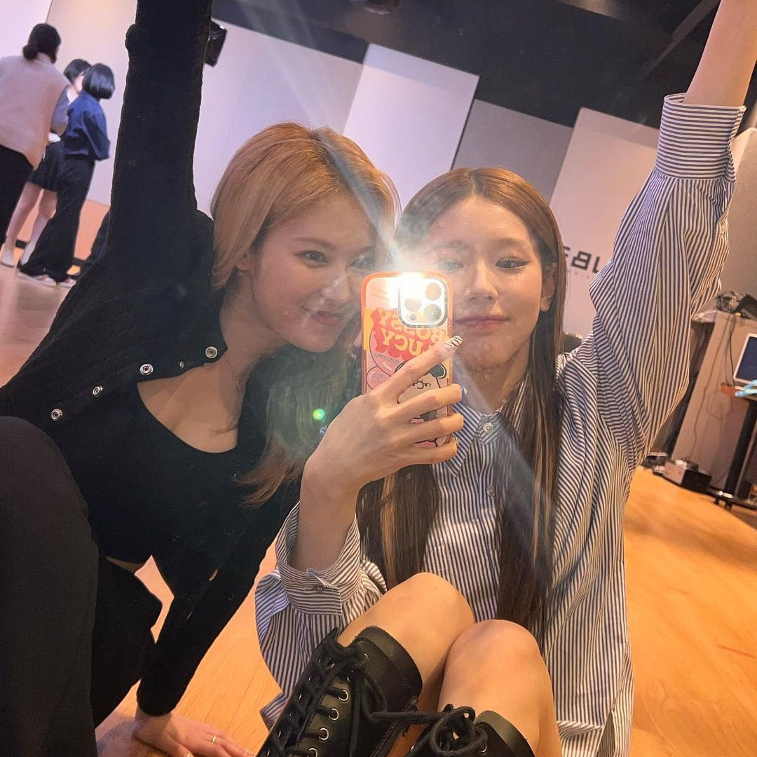Latest photo of Sana (TWICE)