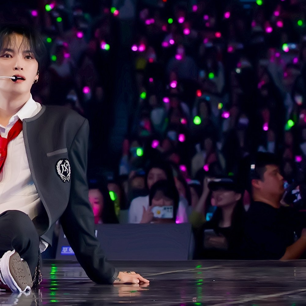 Behind-the-scenes cut of JX