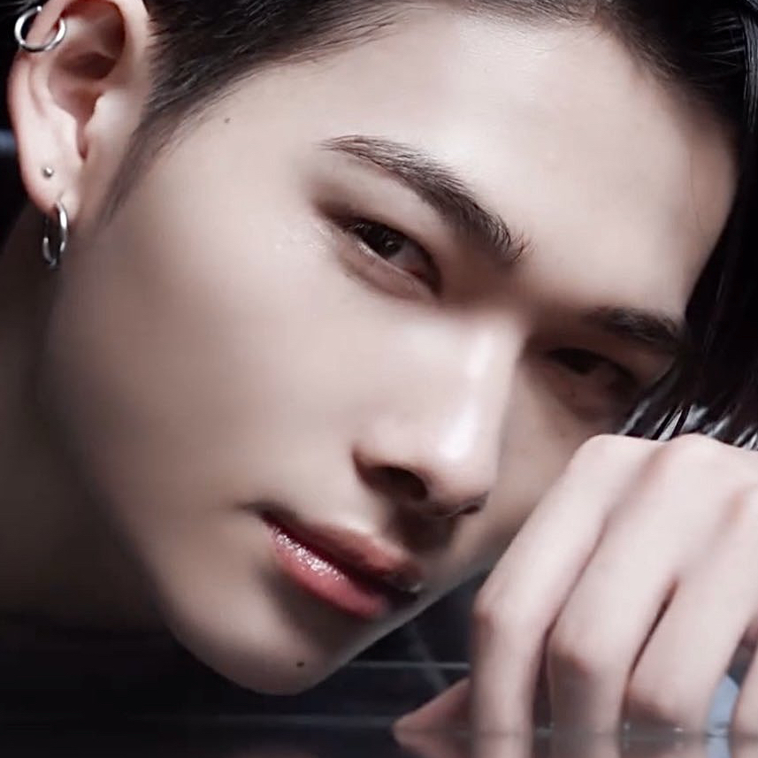 NI-KI (ENHYPEN)的最新照片