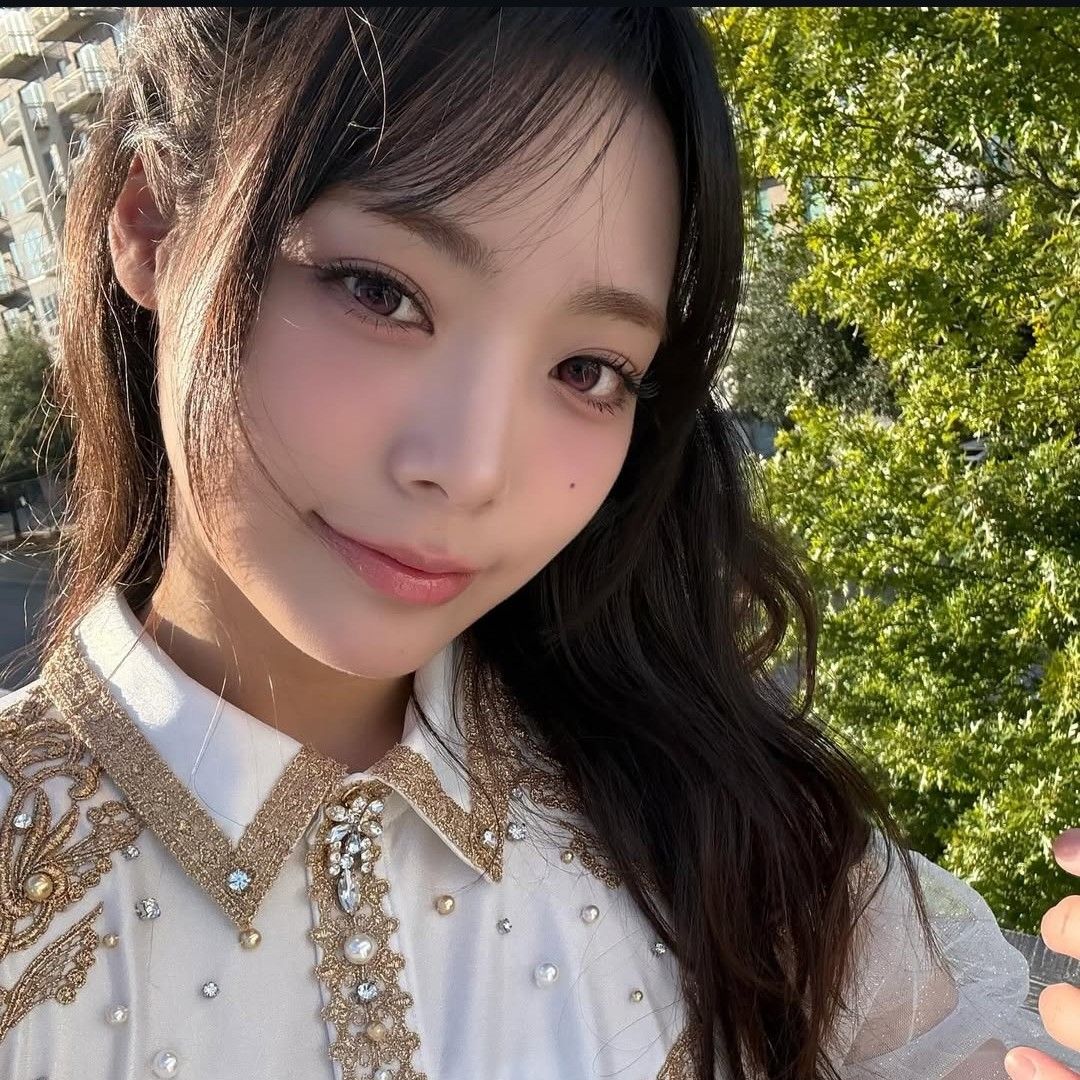 Recent activity shot of Siyeon (QWER)