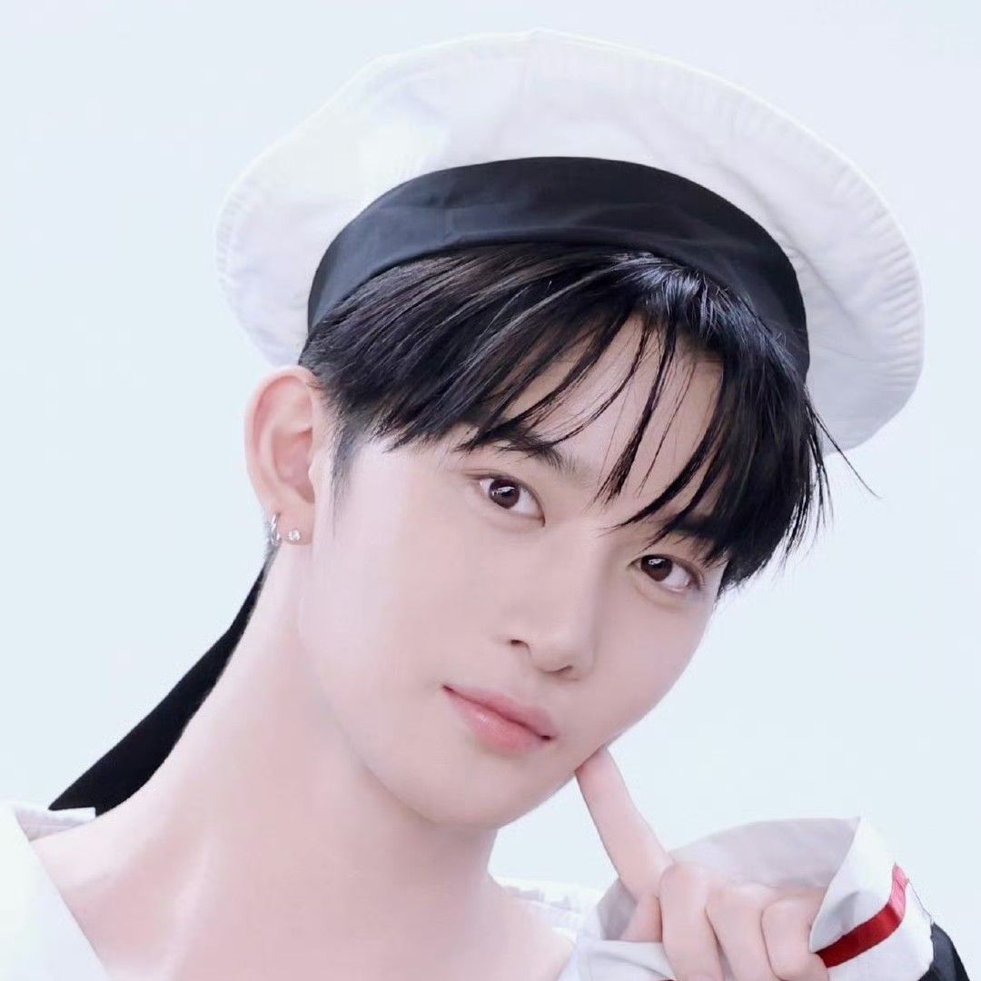 Foto terbaru Bae Jinyoung