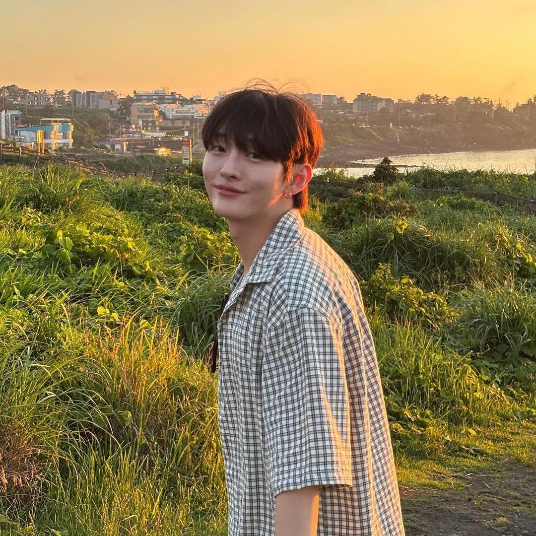 Behind-the-scenes cut of Yoon Jisung