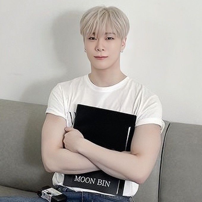 A moment captured by Moonbin (ASTRO)'s fan