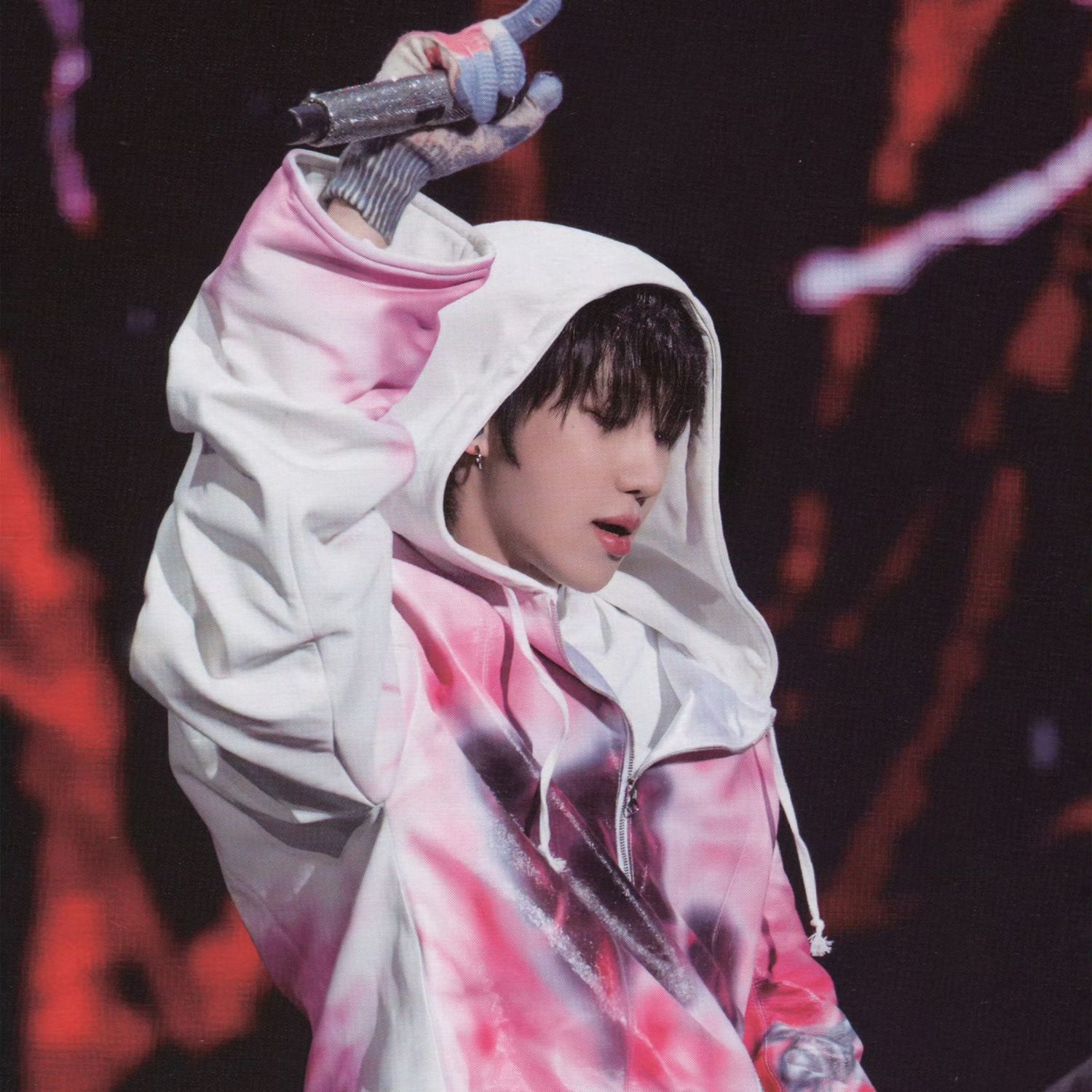 Behind-the-scenes cut of The 8 (SEVENTEEN)