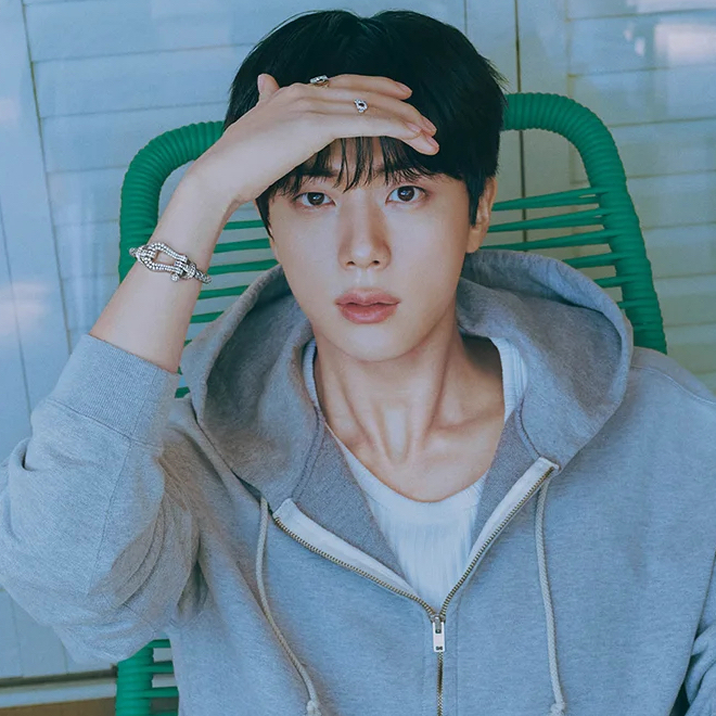 진 (방탄소년단)의 비하인드 컷