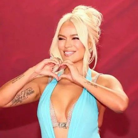 Behind-the-scenes cut of Karol G
