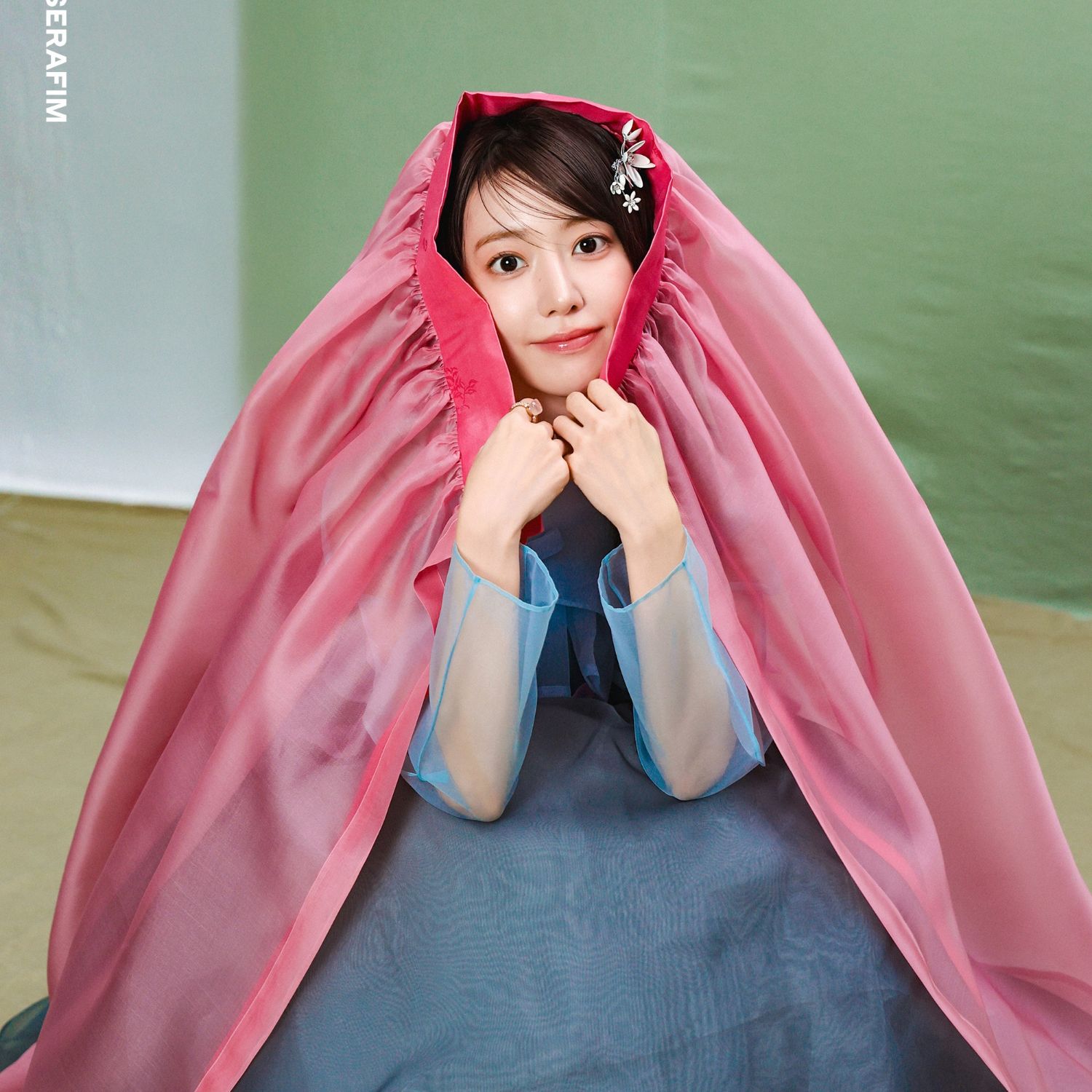 Behind-the-scenes cut of Sakura (LE SSERAFIM)