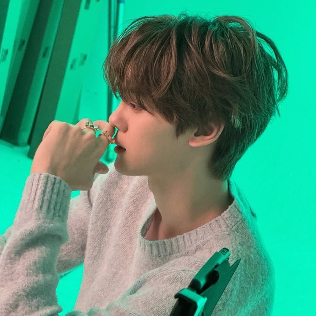 Recent activity shot of Kim Gyuvin (ZEROBASEONE)