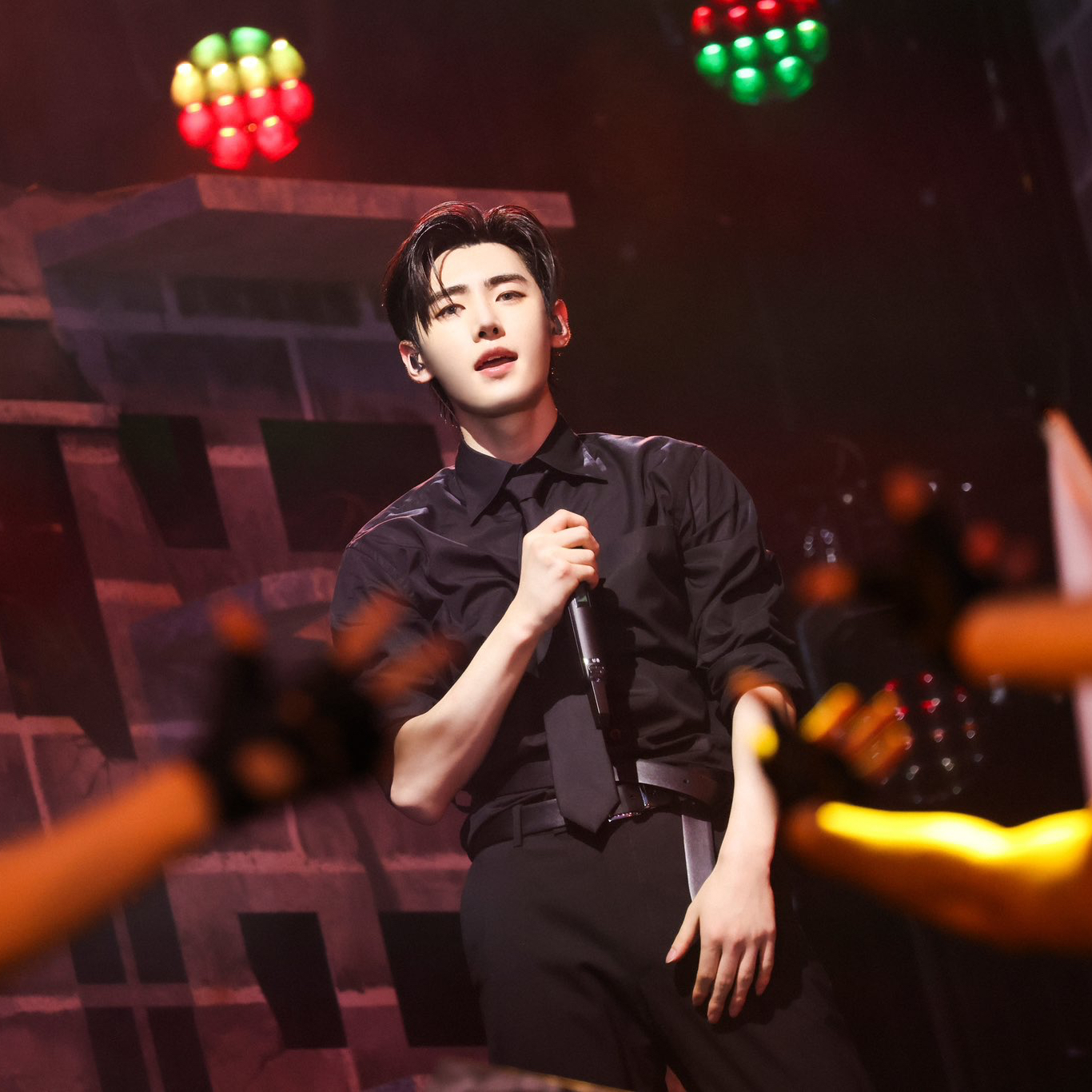 Behind-the-scenes cut of Sunghoon (ENHYPEN)