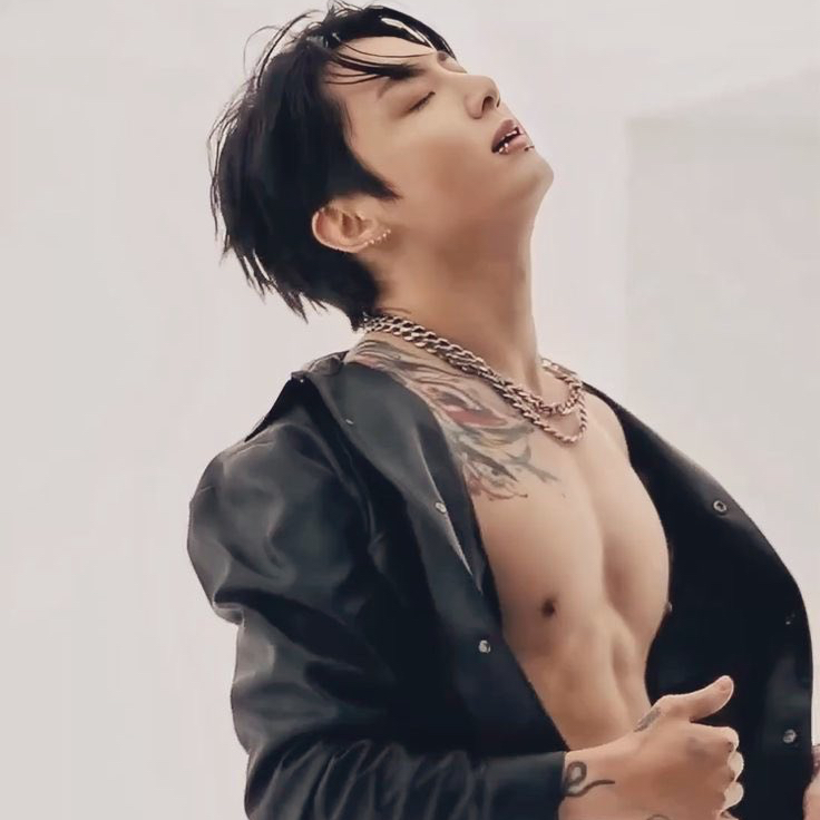 Foto aktivitas terbaru Jungkook (BTS)