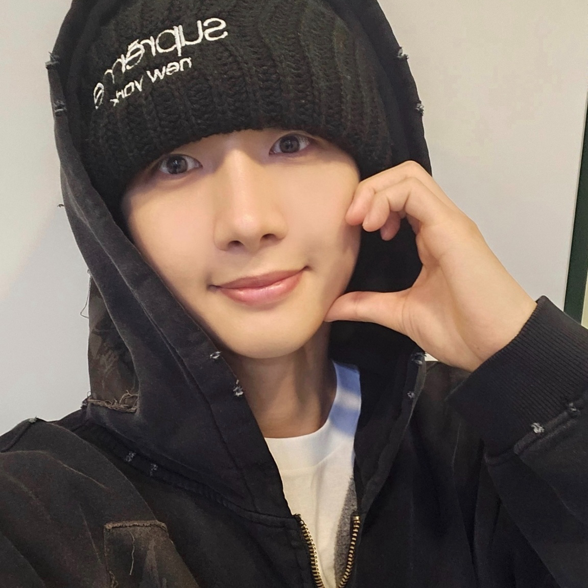 Recent activity shot of Hui (PENTAGON)