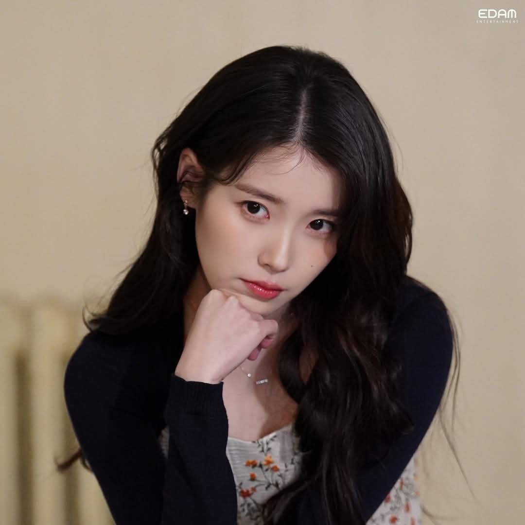 Foto aktivitas terbaru IU