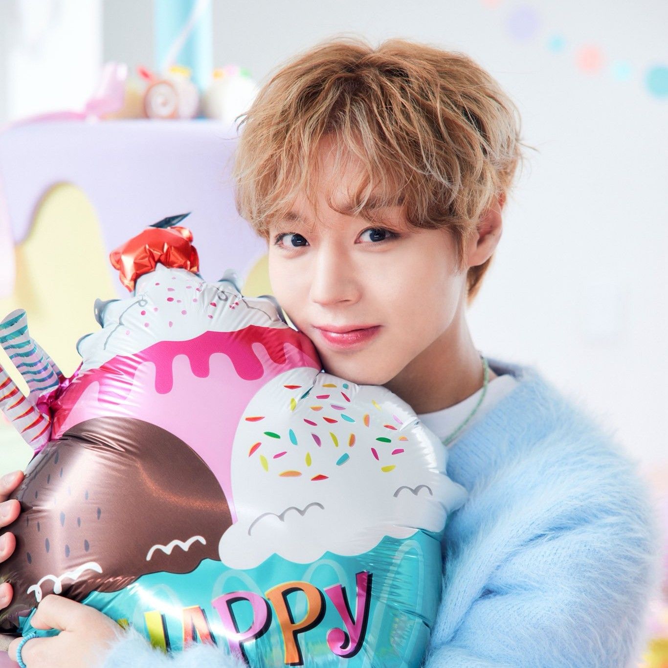 Behind-the-scenes cut of Park Jihoon
