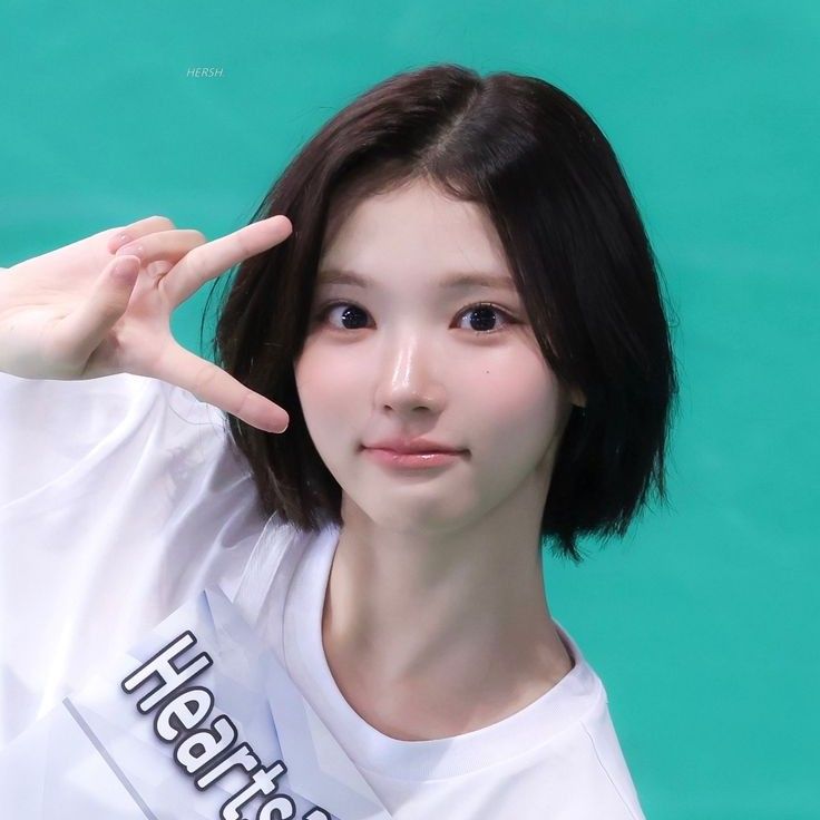 A moment captured by Jiwoo (Hearts2Hearts)'s fan