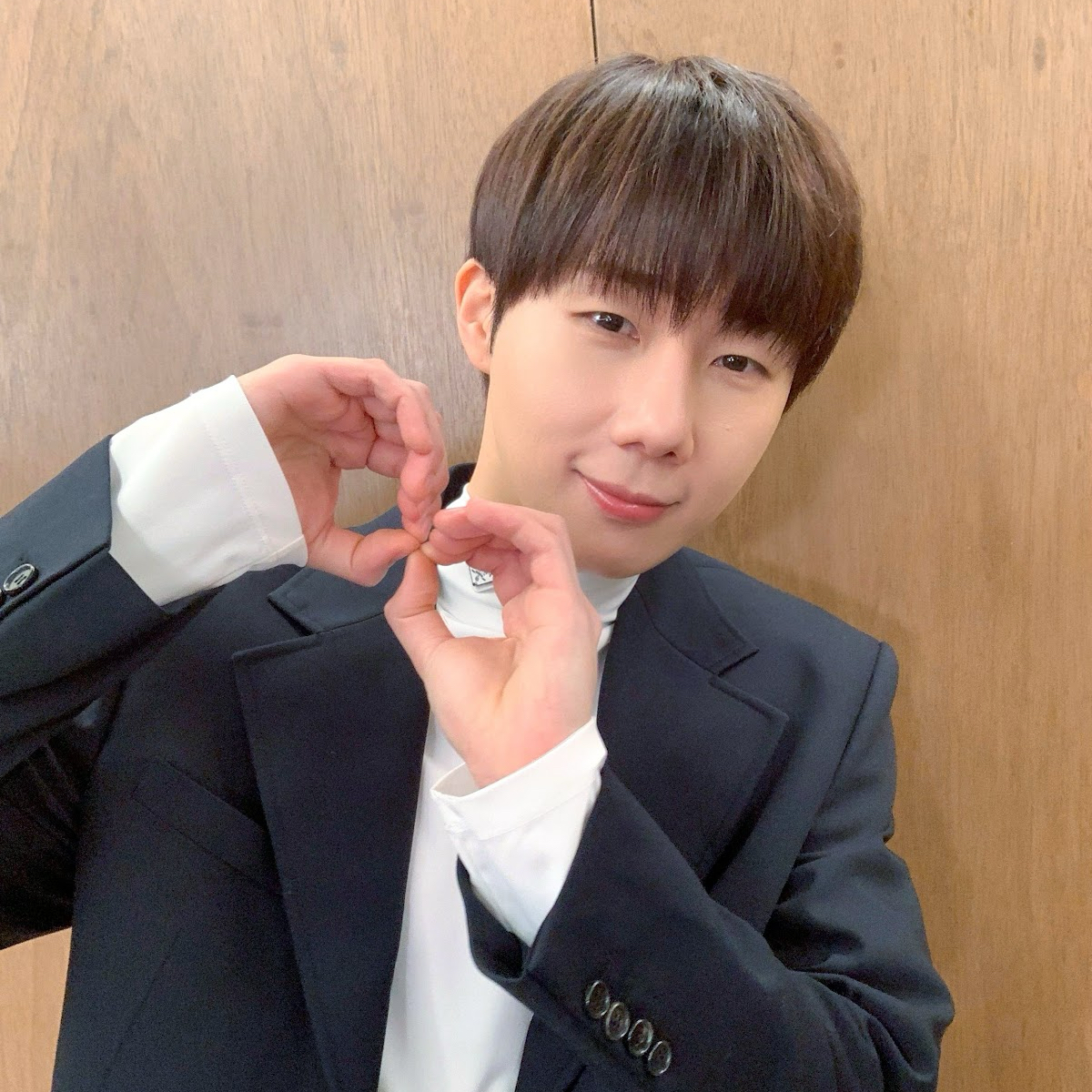 Behind-the-scenes cut of Sungkyu (INFINITE)