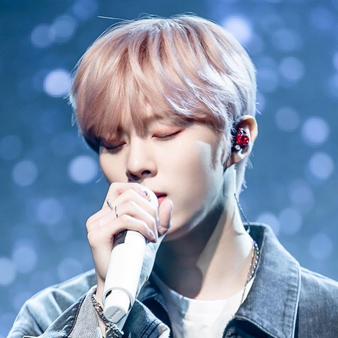 A moment captured by Kim Wooseok's fan