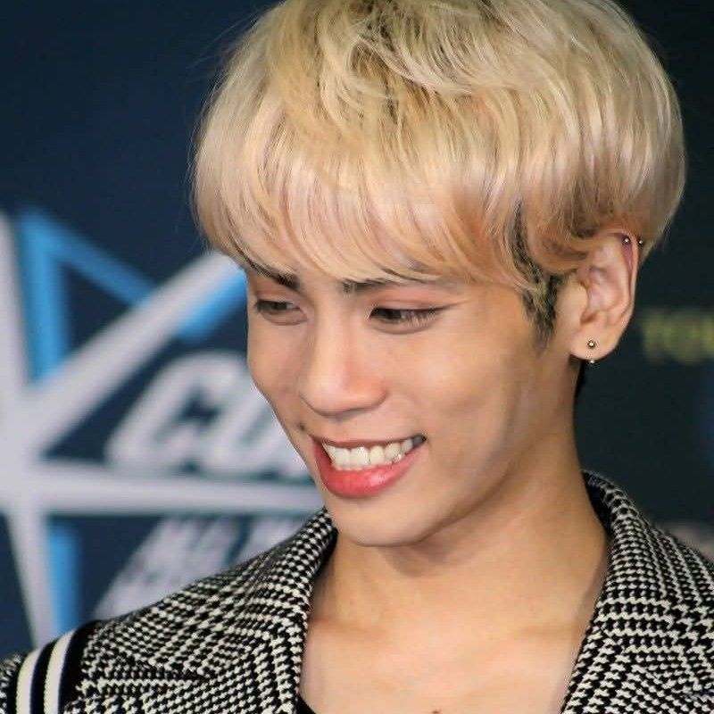 Behind-the-scenes cut of Jonghyun (SHINee)