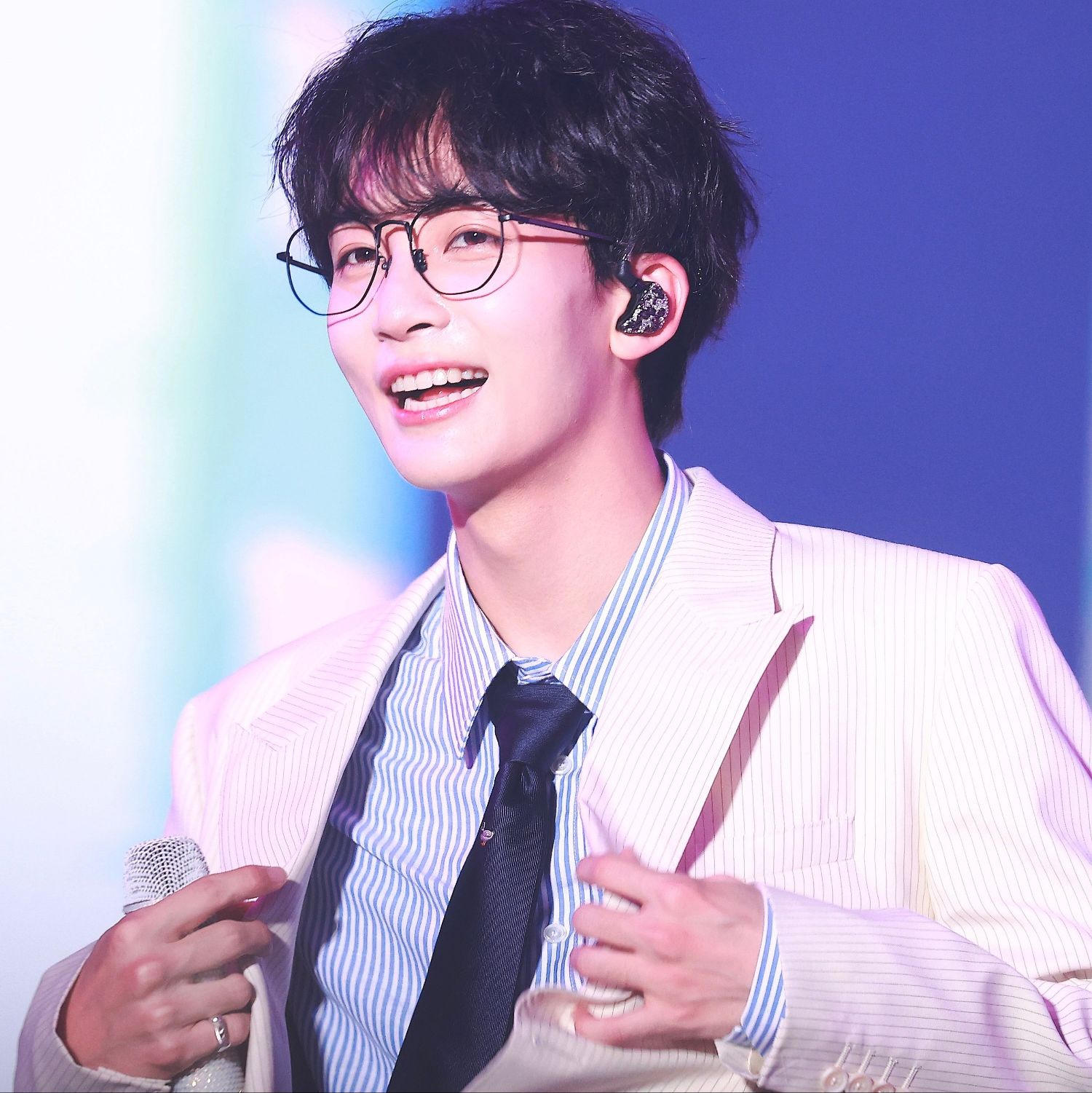 A moment captured by Jeonghan (SEVENTEEN)'s fan