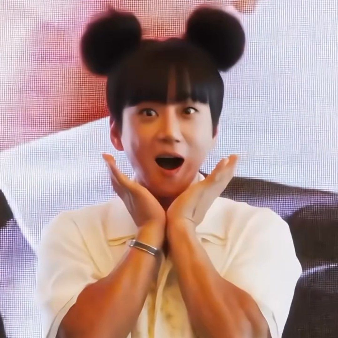 Recent activity shot of Hwang Chiyeol