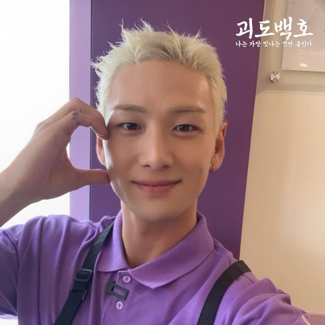 A moment captured by Baekho's fan