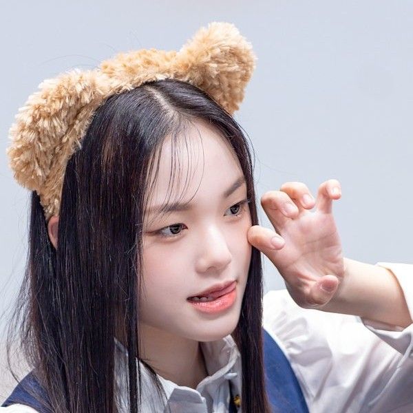 Recent activity shot of Park Boeun (CLASS:y)