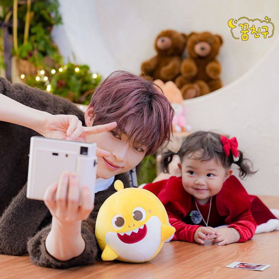 Recent activity shot of Sung Hanbin (ZEROBASEONE)