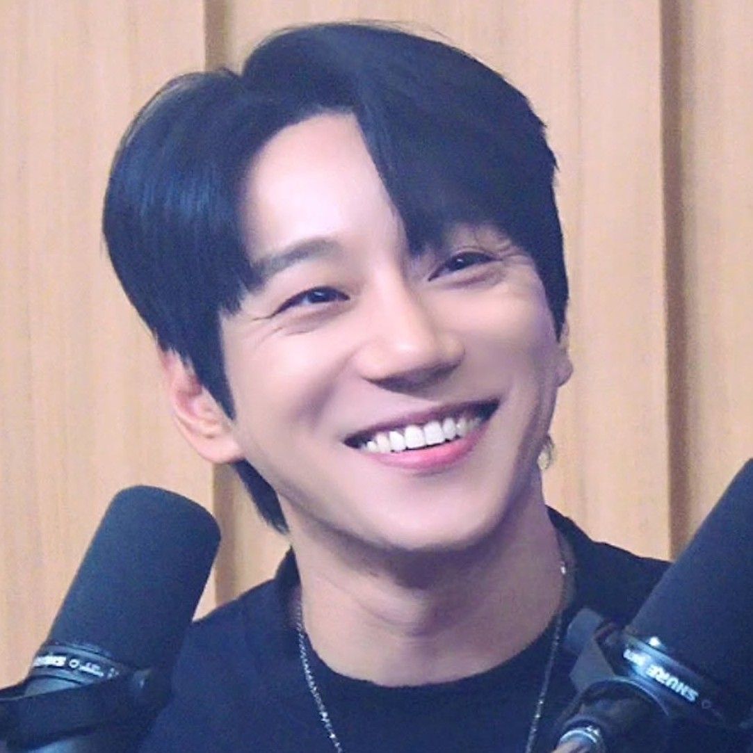Latest photo of Hwang Chiyeol