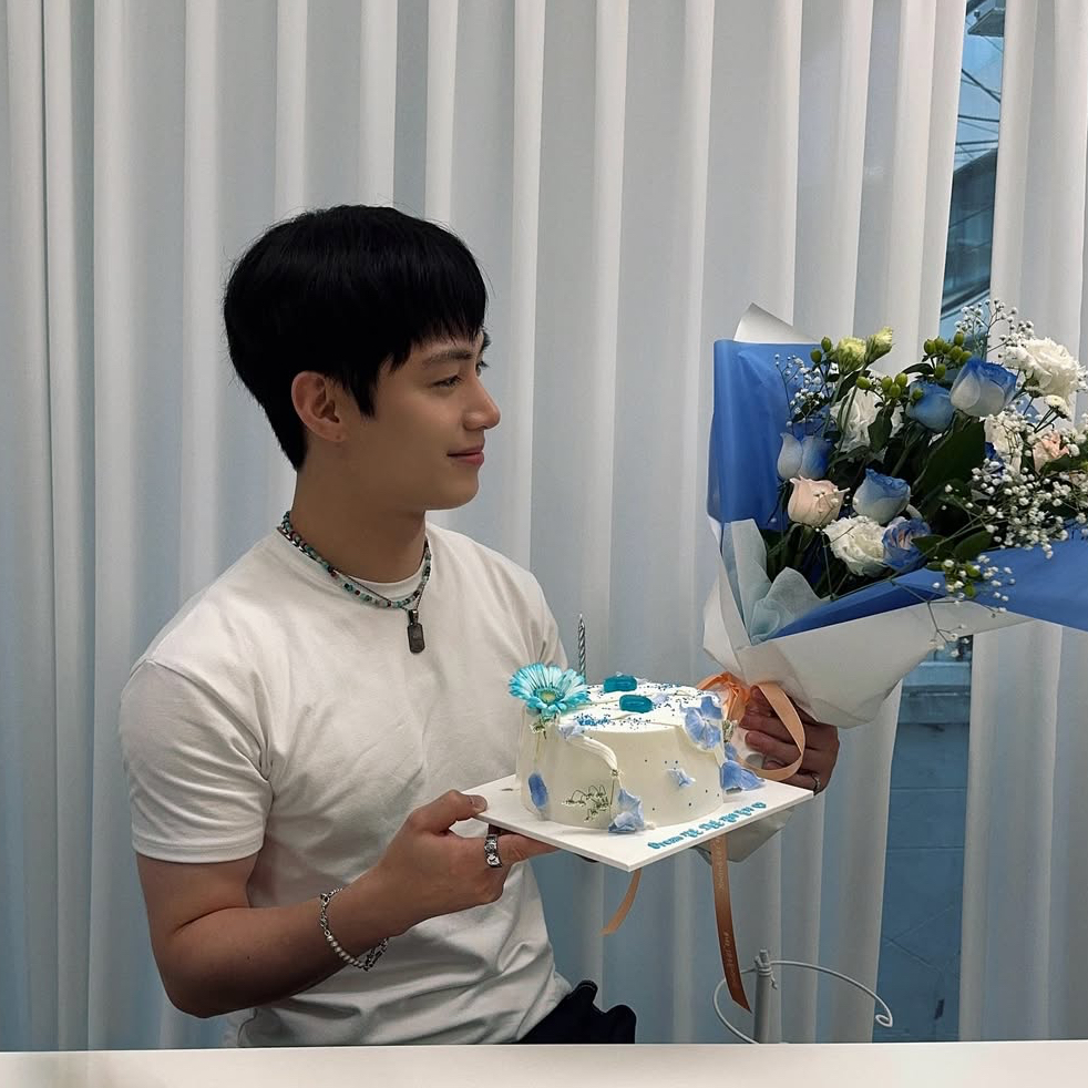 Behind-the-scenes cut of HANGYEOM (OMEGA X)