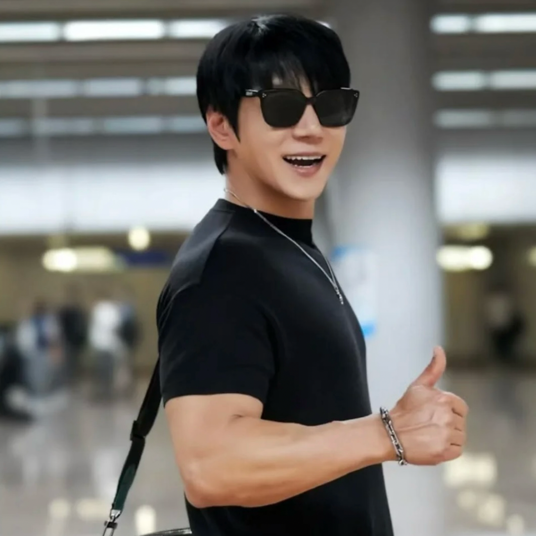 Recent activity shot of Hwang Chiyeol