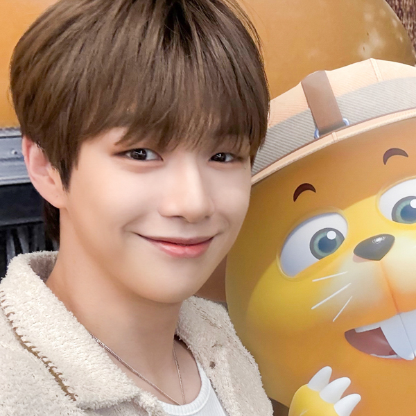 Behind-the-scenes cut of Kang Daniel