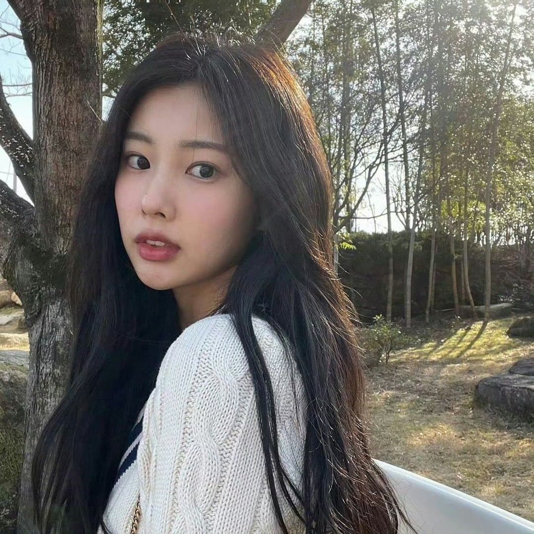 Recent activity shot of Kang Hyewon