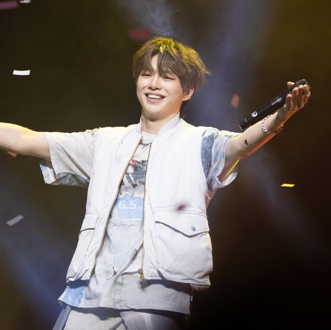 강다니엘 최근 활동샷