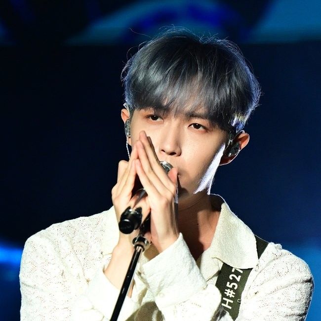 A moment captured by Kim Jaehwan's fan