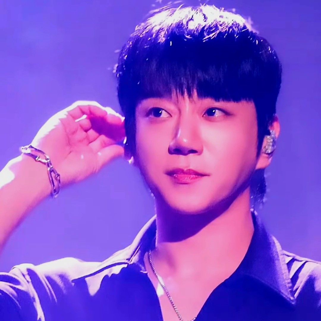 Recent activity shot of Hwang Chiyeol