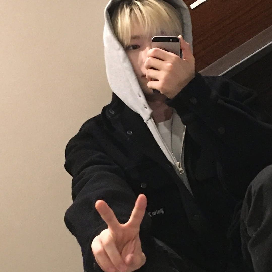 A moment captured by Sung Hanbin (ZEROBASEONE)'s fan