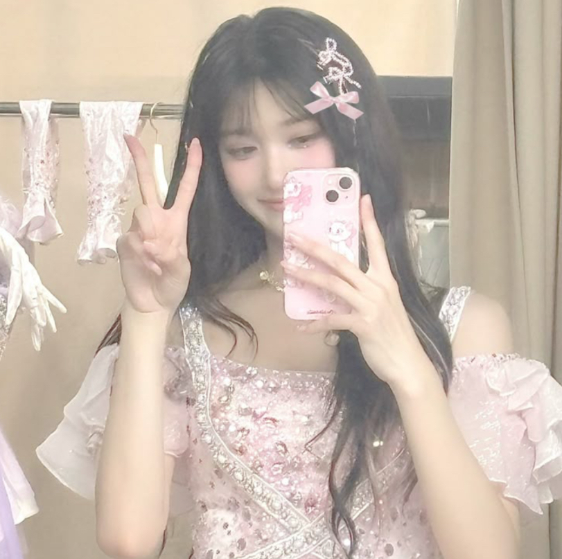 A moment captured by Leeseo (IVE)'s fan