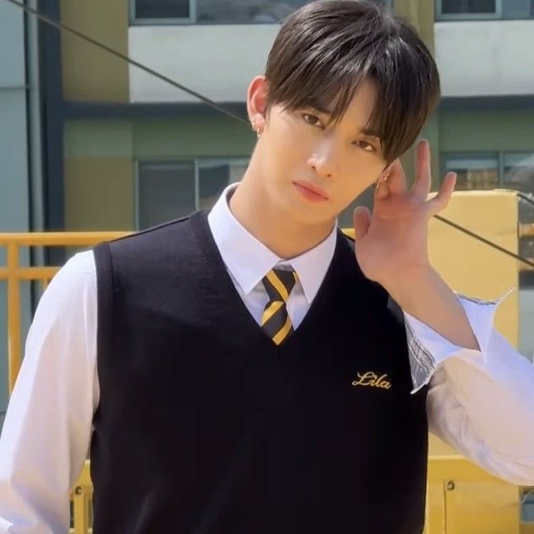 Behind-the-scenes cut of Bae Jinyoung