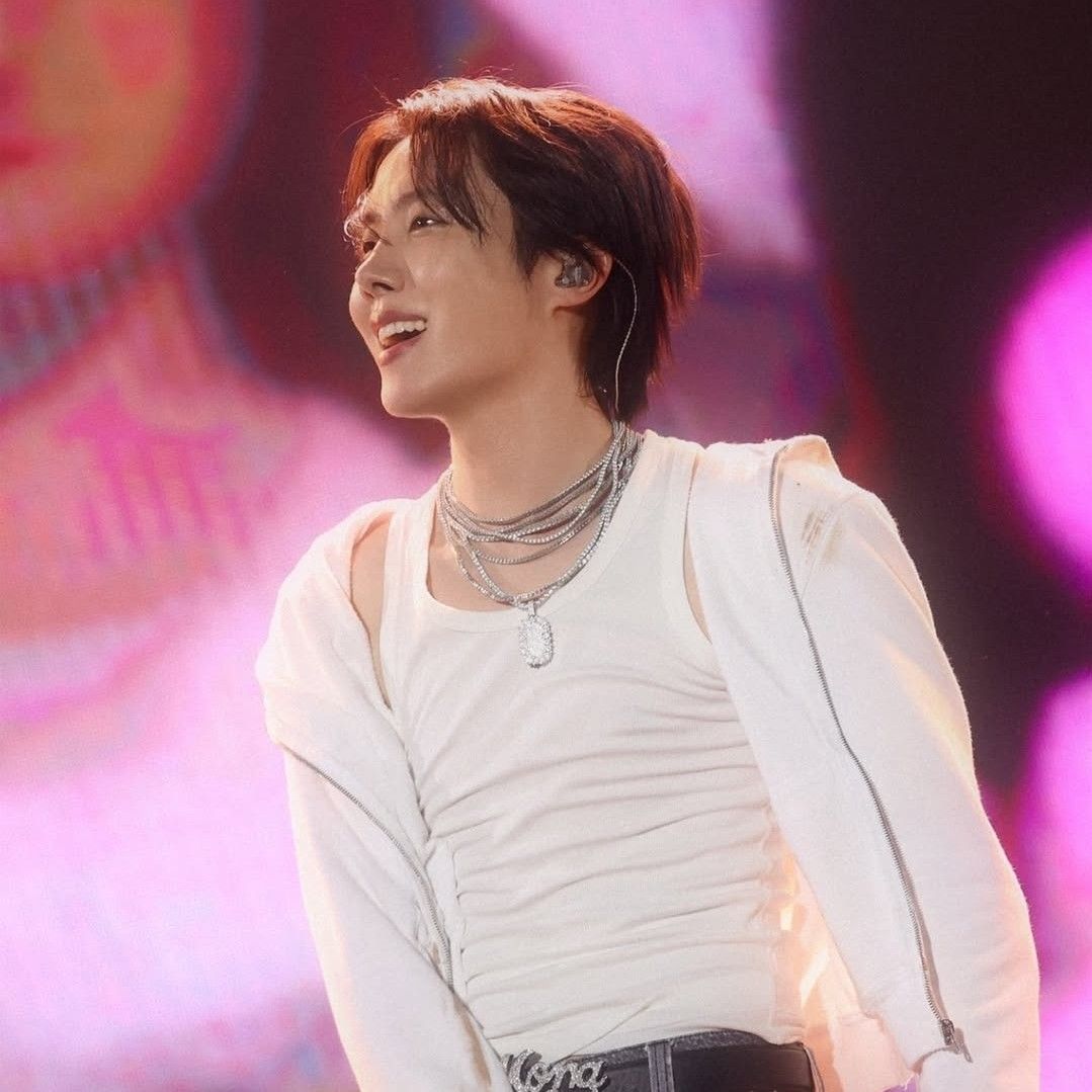 Foto terbaru j-hope (BTS)