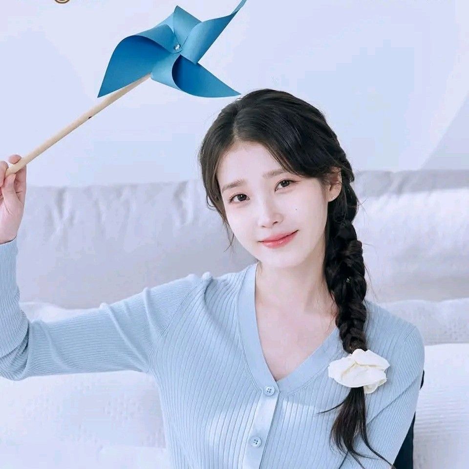 아이유 최근 활동샷