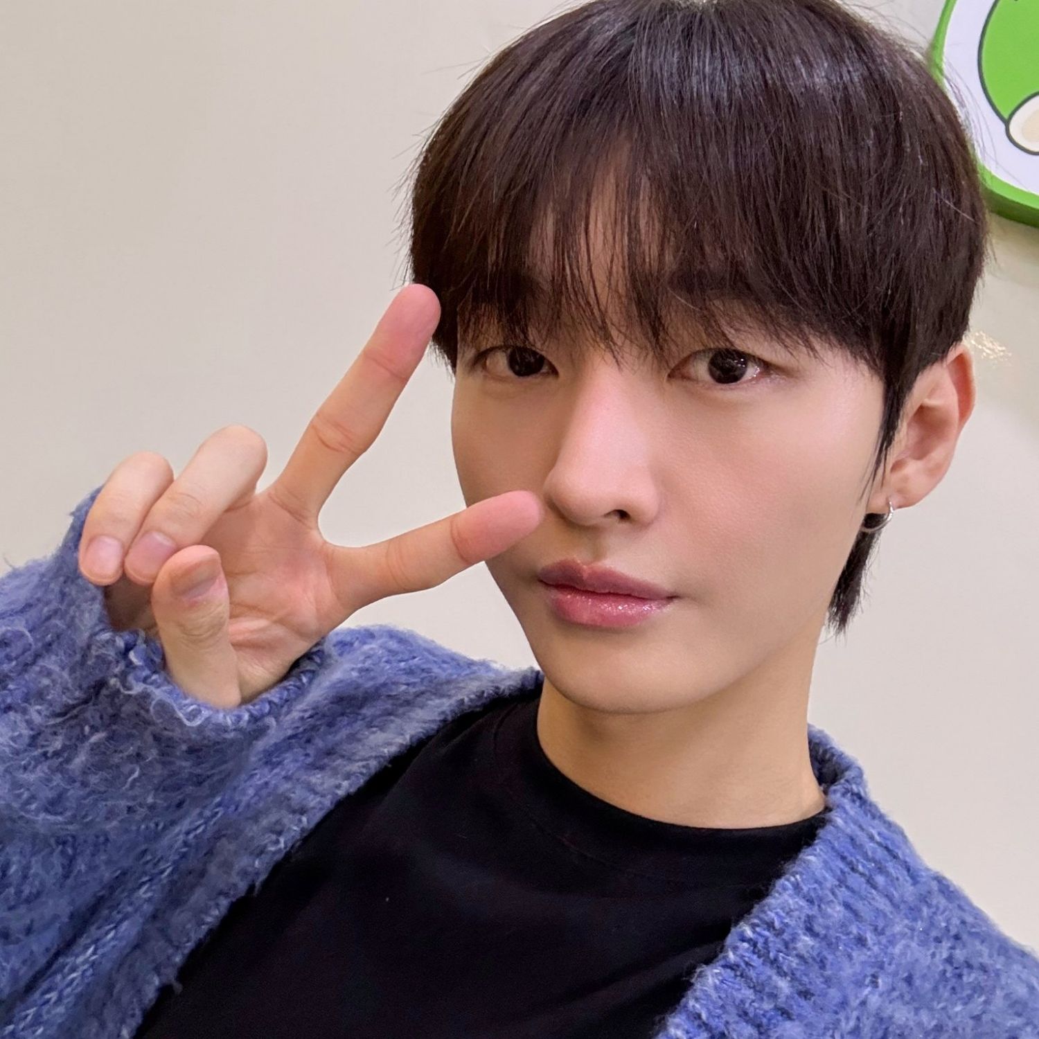 Behind-the-scenes cut of Yoon Jisung