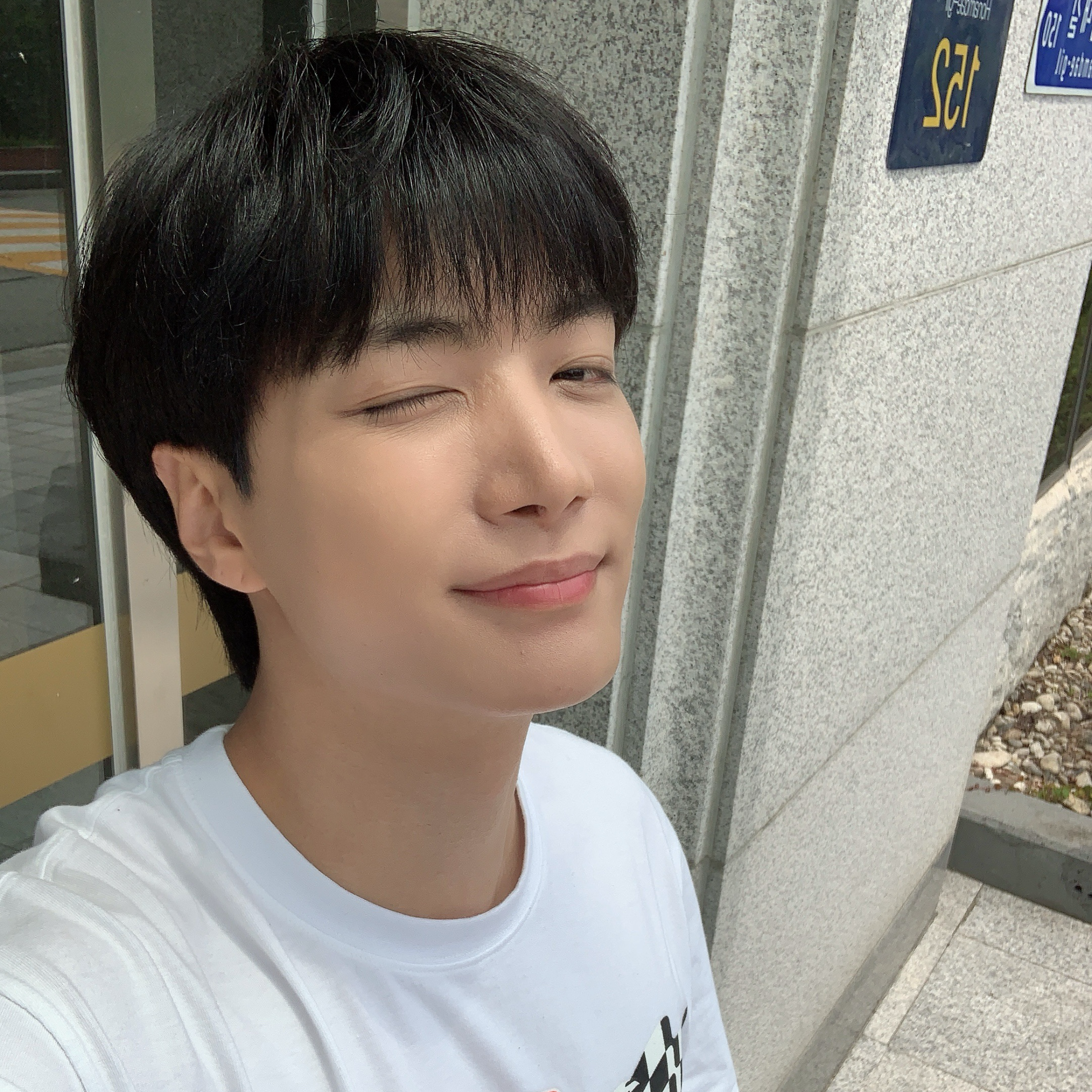 Behind-the-scenes cut of Kim Jonghyeon