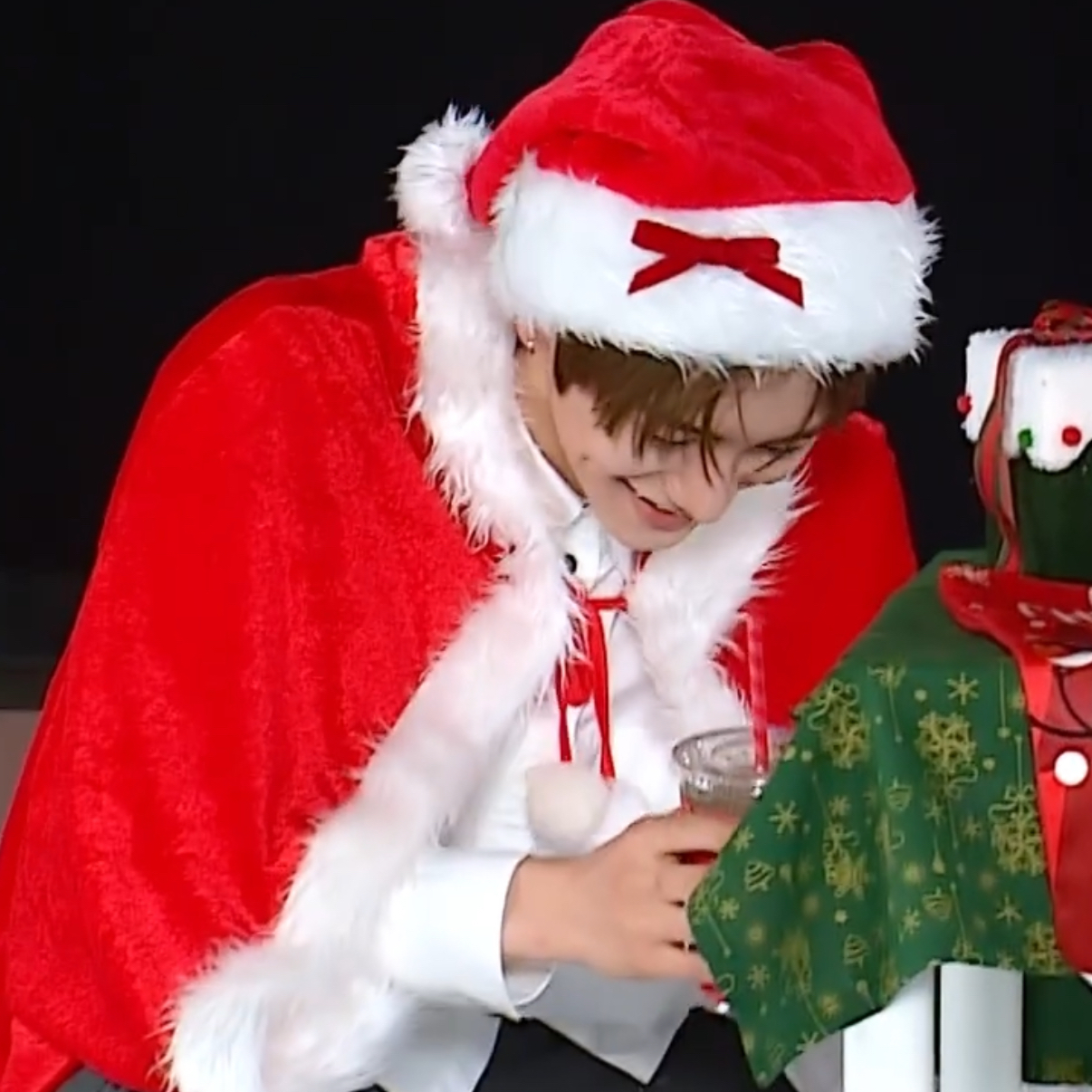 A moment captured by Zhou Anxin (ALPHA DRIVE ONE)'s fan