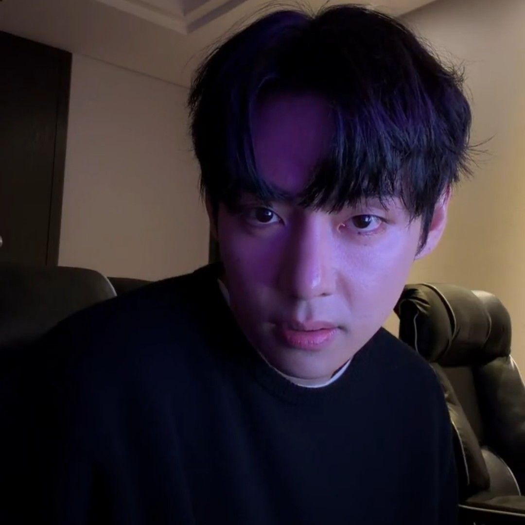 뷔 (방탄소년단)의 비하인드 컷