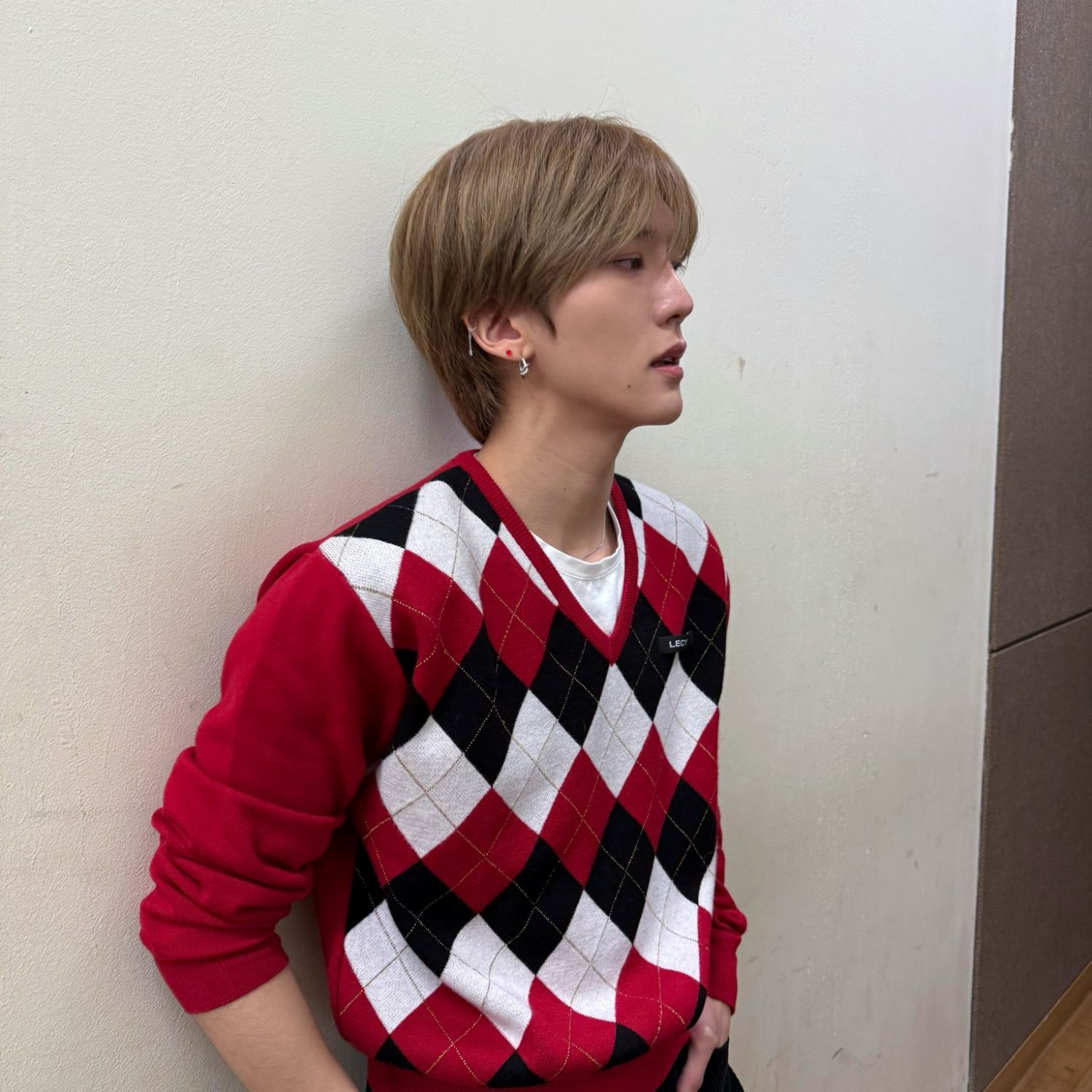A moment captured by JUNG HOON (OMEGA X)'s fan