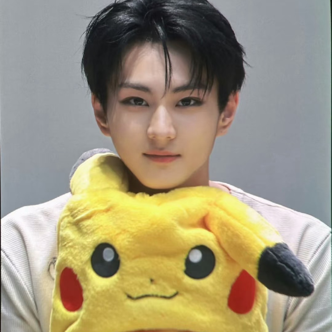 Latest photo of Jungwon (ENHYPEN)