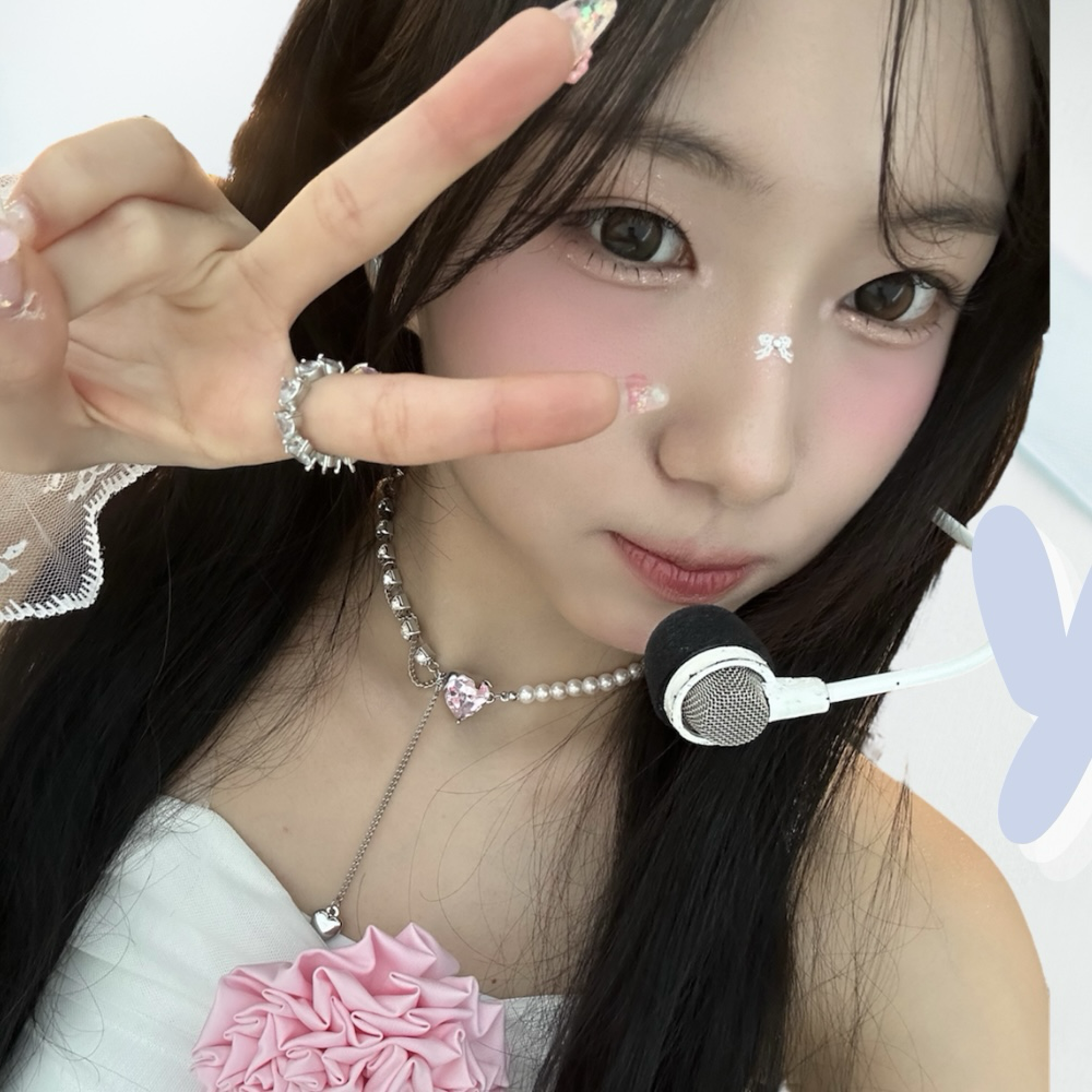 Recent activity shot of Seo Youngeun (Kep1er)