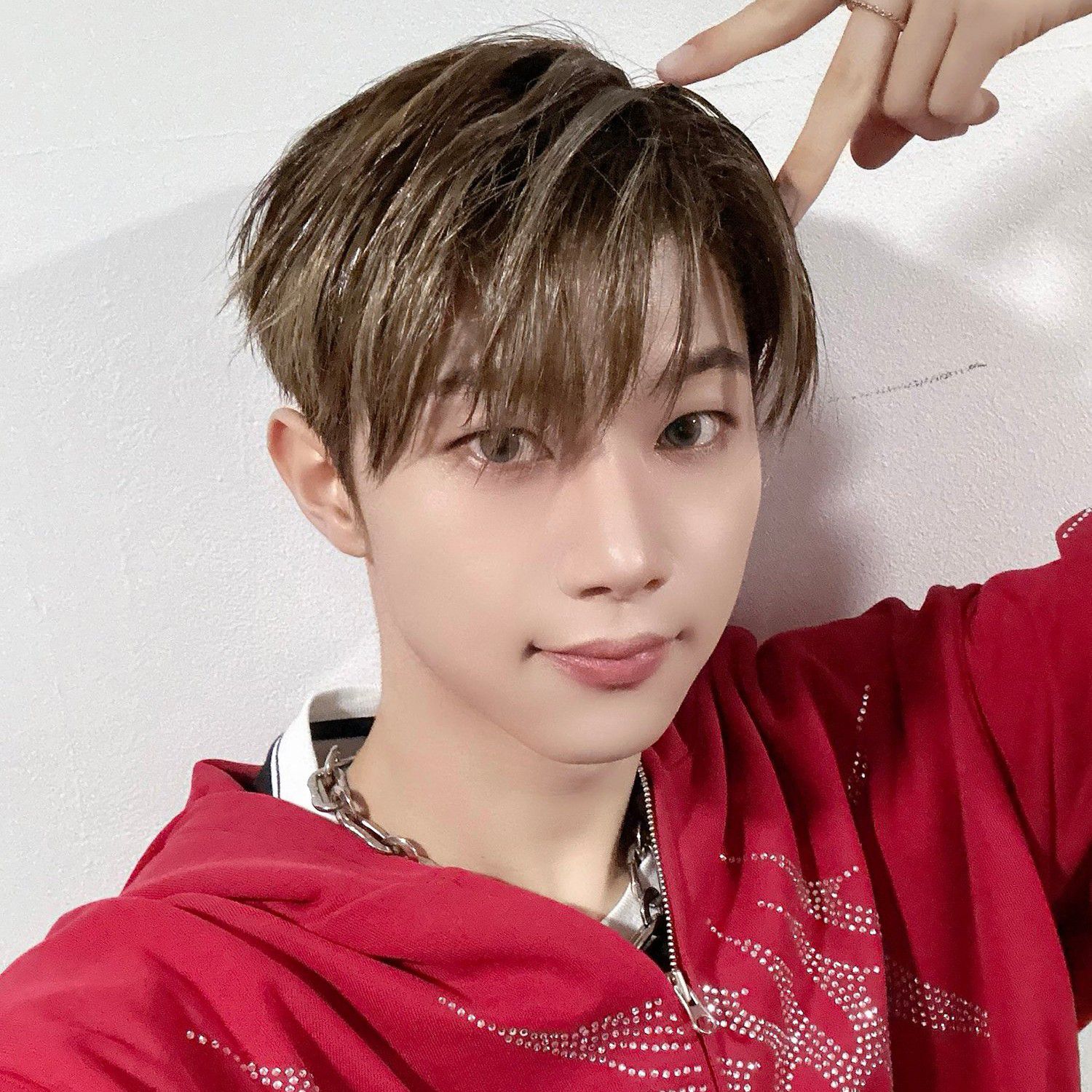 Behind-the-scenes cut of Hyunwoo (Xikers)