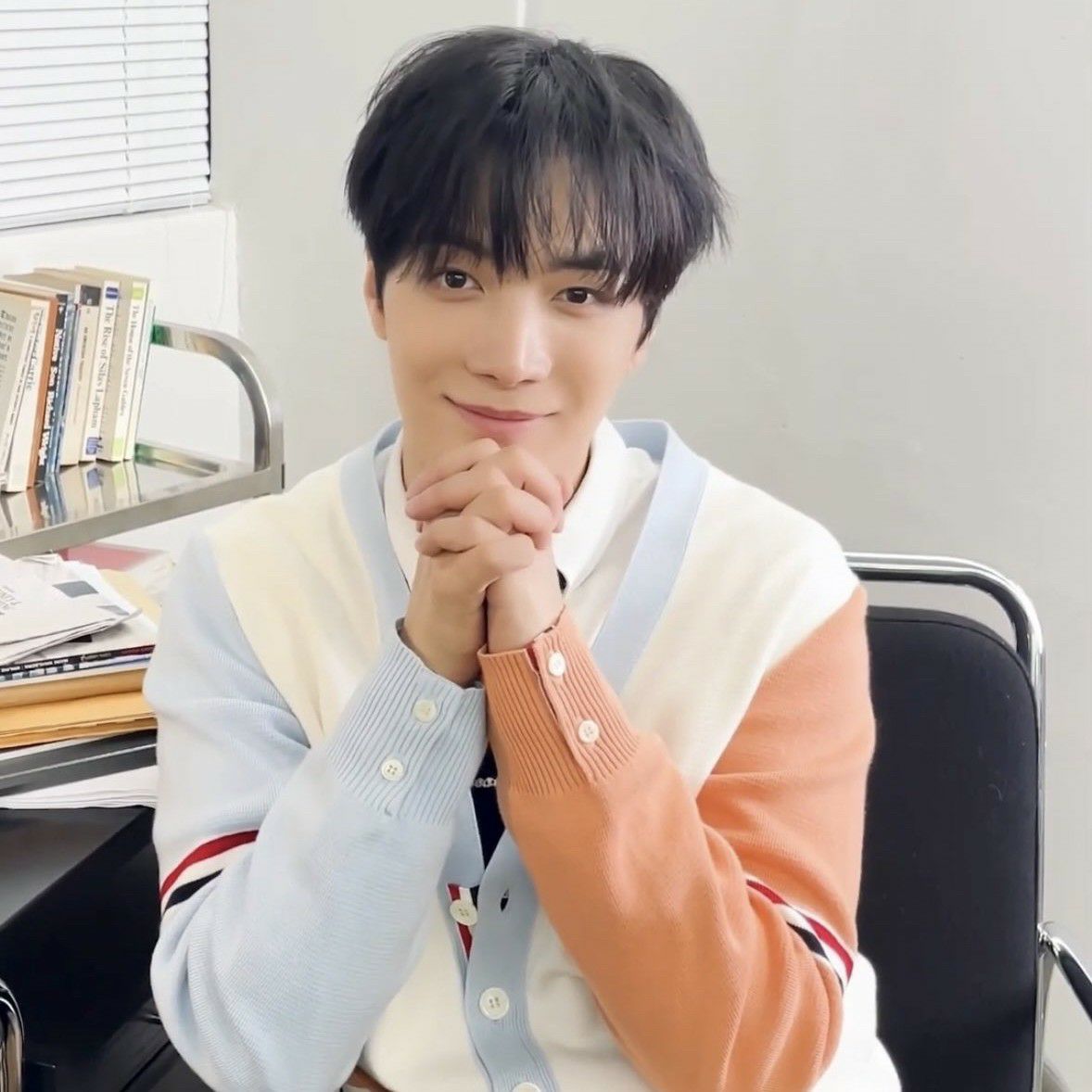 A moment captured by Kim Jonghyeon's fan