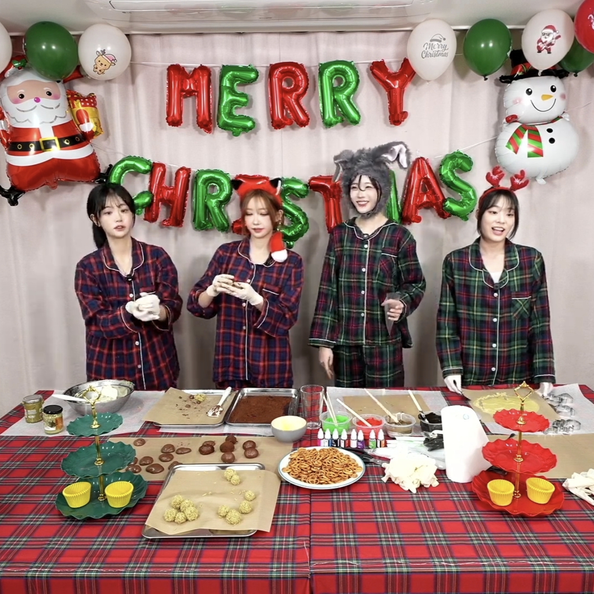 Behind-the-scenes cut of QWER