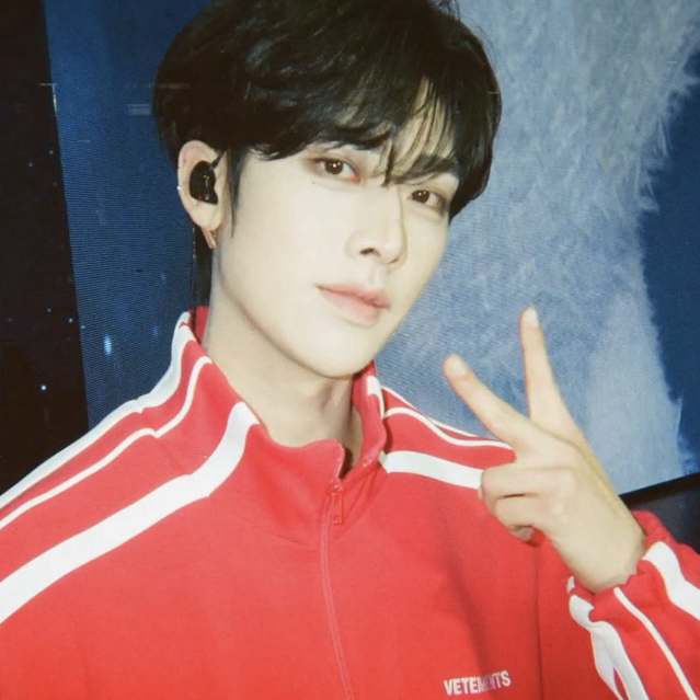 A moment captured by Ricky (ZEROBASEONE)'s fan